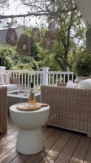 TimberTech on Instagram: "A cozy yet breezy deck designed for entertaining? Say less. 🤎 Decking: Legacy Collection - Pecan Railing: Classic Composite Series - Trademark Rail - White 📸: @jhonnycurran"