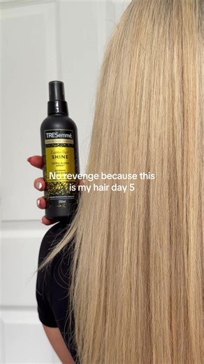 I may have mastered my haircare routine 💆🏼‍♀️✨ Being able to wash my hair once a week and it still looks like this? Yes please. Using @TRESemmé Lamellar Shine Ultra Gloss Spray & finishing oil for long-lasting shine, smoothness and that just-washed look #productshaircare #haircareproduct #besthaircare #affordablehaircare #haircareroutine