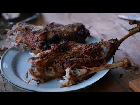 Village Style Spit Roasted Lamb over Open Fire & Herbal Beef Soup: A Heart-warming Yunnan Dish 🤤🤤