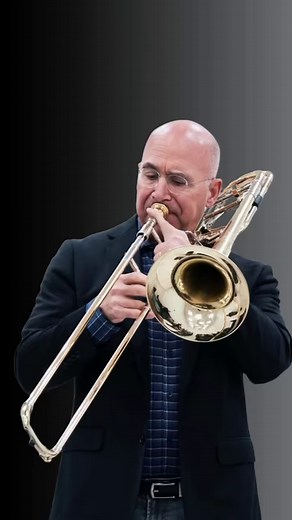 Reliving the incredible moments from a recent event with the legendary Joseph Alessi and @instrumentomania! 🎥 Enjoy some of the highlights from this unforgettable experience! 💛 Huge thanks to our friends at @instrumentomania and @indabonet for making it happen and to all the attendees who joined 🤗#iplayshires #teamshires #trombone #tromboneplayer #JosephAlessi #TromboneMaster #brass #musician #masterclass | S. E. Shires Company