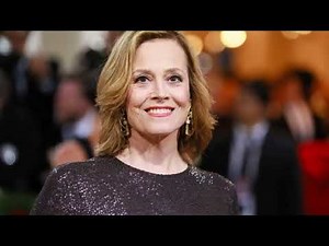 Sigourney Weaver 50 MUST SEE Photos! Shows Off Her Perfect Figure In These Photos!