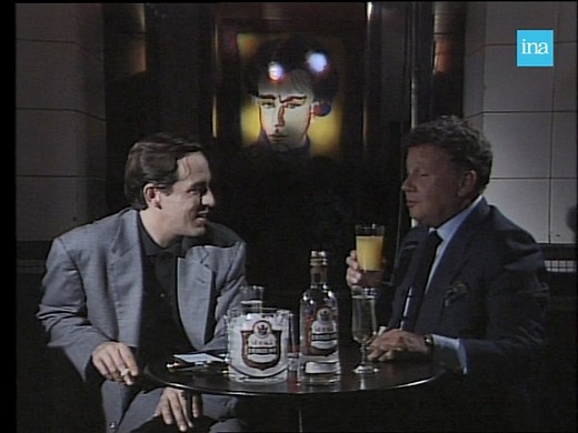 BOUVARD PÈRE DU TALK SHOW ? Thierry Ardisson reçoit Philippe Bouvard, auquel il avoue s’être largement inspiré de son émission "Samedi soir" pour construire "Bains de Minuit" : un lieu - chez Maxim’s - , une bonne dose d’impertinence, des people … Une recette à succès qui n’a cessé de faire des émules. | INA