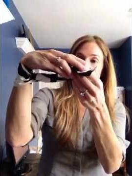 How to wear an Hermes Twilly Scarf