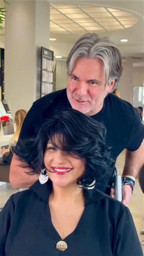 Ci sono momenti in cui il mio lavoro va oltre forbici e colore. Quando una donna percorre chilometri