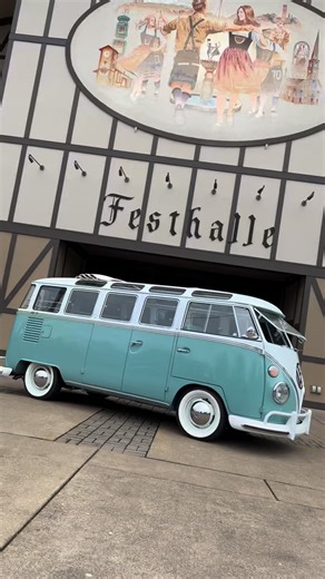 It’s finished!! Our client’s 1963 walk thru 23 Window Deluxe Bus is complete and we are thrilled with how it came together. Interior by @westcoastclassicinteriors with a rear safari window by @vwloosenuts #silverliningautorestoration #23windowbus #vwrestoration #vwbus #vw | Silver Lining Restoration