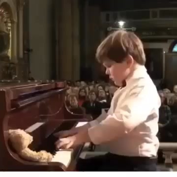 A true virtuoso — absolutely adorable! 🌹🎶🎵🎹 Beethoven’s Sonata Op.13 “Pathétique” performed by Michael Andreas 🌺🌿 | Child Musical Prodigies