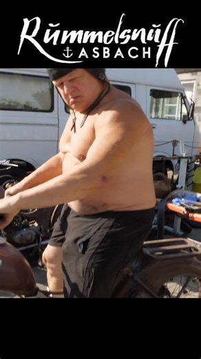 Käpt'n Rummelsnuff on Instagram: "Thüringen, AHOI! Käpt'n Rummelsnuff und Maat Asbach geben 2 Konzerte im @museumskeller Erfurt im April! Karten u.a. über @ticket_shop_thueringen oder #eventim #bratwurstzange #thüringen #feiern #shanty #strommusik #käptn #maatasbach #maat #RUMMELSNUFF #pumper #training #gewichte #harzer #bratwurstzange"