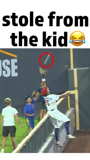 that kid was stunned 😭😭
