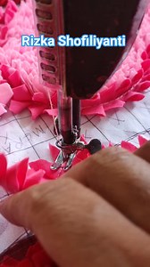 146 reactions · 6 comments | Using the pattern makes it easier to sew fabric pieces onto the mat base, as it provides a guide for accurate stitching #sewing #patchwork #zerowaste | Rizka Shofiliyanti | Facebook