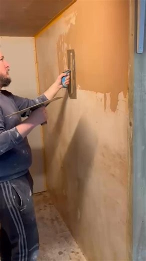 Great week for our plastering students picking up real skills that’ll last a lifetime! 👷🏼 Whether you want to start a new career, boost your DIY game, or simply save money on home improvements, learning to plaster is one of the most valuable (and satisfying!) skills you can have. 🏠 👉 Book your spot on our next course now and get hands-on with our expert tutor who’ll guide you every step of the way! 📅 Limited spaces available before Christmas — don’t miss out! 📍 Pilsworth, Bury 🔗 www.ulear