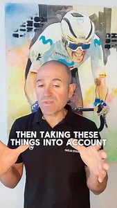 🚴‍♂️💪 ¿Por qué entrenar en el rodillo? ¡Te lo contamos en este reel! 🎥 Si aún no te has sumado al entrenamiento en rodillo, ¡te estás perdiendo de muchos beneficios! En este reel Javi, entrenador especialista de Entrenamiento Ciclismo, te explica por qué es una de las mejores formas de mejorar tu rendimiento, sin importar el clima o la hora del día. 🌧️☀️ 🔹 Entrena cuando quieras y sin interrupciones 🔹 Mejora tu técnica y resistencia 🔹 Mantente constante, llueva o truene 🔹 Perfecto para t