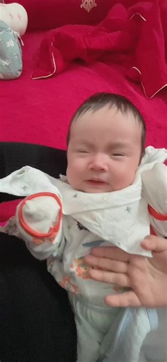 Video của Thanh Vân (@thanhvan.1990.hp) với bản nhạc nhạc nền - Em bé Sâu 🐛