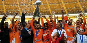 November 18, 2007 - Houston Dynamo defeat New England Revolution to become back-to-back #MLSCup Champions. #SoccerMatters | Soccer Matters