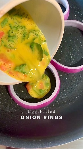 Bethany on Instagram: "FOLLOW👉🏼 @lilsipper for more easy to digest and IBS tips! These are perfect to make ahead then heat up in the morning, afternoon, and make a perfect side dish to any meal! Cut onions and place on a skillet with oil. Scramble eggs and mix in your favs (tomatoes, cilantro, sausage, turkey slices, cheese, spinach, pepper, dried spices, etc.) then pour mixture inside each onion ring. Allow it to cook until the eggs firm a bit and you are able to flip it. Sear on the other si