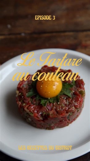 La Grande Épicerie de Paris on Instagram: "LES RECETTES DU BISTROT - Le tartare de bœuf au couteau 🔪 Ingrédients pour un tartare : 300 g d’un morceau de bœuf tendre Une dizaine de câpres 2 gros cornichons 1 cuillère à soupe de moutarde 1 cuillère à soupe de sauce Worcestershire 1 jaune d’œuf 1 échalote Quelques feuilles de persil et de ciboulette Le jus d’un demi citron Sel et poivre ✨Découpez votre bœuf en fines tranches d’environ 1 cm d’épaisseur, puis recoupez dans l’autre sens afin d’obten