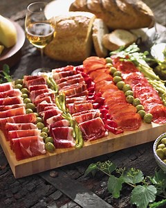 Explore the largest online selection of imported, artisan Spanish goods in North America from the comfort of your home. Authentic jamon, Spanish cheeses, seafood, wine & more! All of our products ship fast so they arrive fresh. Make your next meal a celebration. | La Tienda