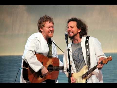 Drive All Night (Glen Hansard w/Eddie Vedder & Jake Clemons)