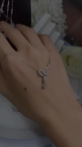 471K views · 4.4K reactions | Ai muốn xì teen xì dâu giống em thì vào đội em nha, 28/3 em mở cửa đăng kí nhập hội xì teen đó ❤️殺 #lamthu #tiemvangvankhanh #luxury #trangsuc #kimcuong #tiemvang #giaitri #chiase | Lâm Thư Jewelry | Facebook