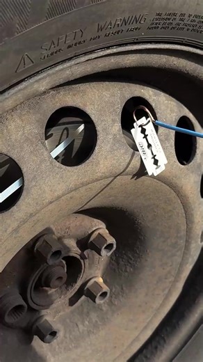 Fixing Tires With Razor Blades | Truques do Panda