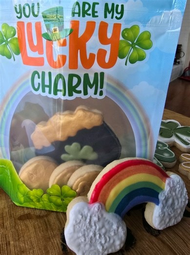 St. Patrick’s Day cookies, but make them gift-ready! ☘️ Packaged in these adorable sealable bags from Miss Cookie Packaging—because cute packaging makes every cookie feel extra lucky. 🌈✨ @Miss Cookie Packaging #lucky #stpatricksday #gold #fyp #rainbow