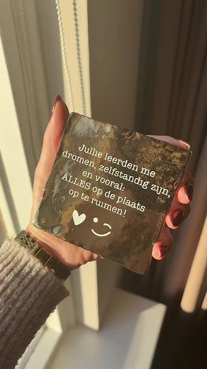Een gepersonaliseerd tegeltje met eigen tekst naar wens ✨ #cadeautip #tegeltjesmettekst #personaliseren #gepersonaliseerdcadeau