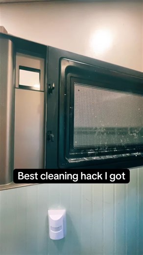 Best Microwave Cleaning Hack You’ll Ever See