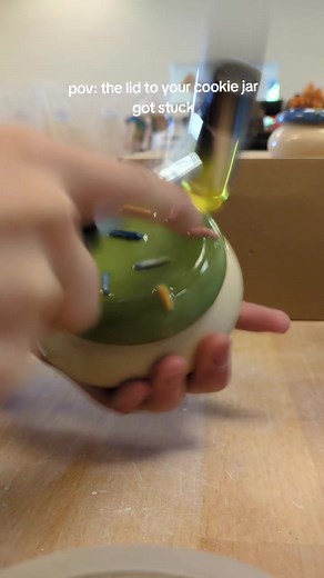 Pottery ASMR: Stuck in Cookie Jar with Lofthouse Sugar Cookies