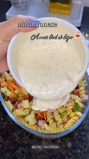 Iraci on Instagram: "Macarronese super fácil de fazer e fica uma delícia 🤤 Lembrando que essa quantidade de ingredientes varia de quantidade de pessoas . ingredientes 250 g de macarrão cozido 1 cenoura ralada 1 tomate picada 1 lata de milho verde 80g de presunto em cubos 80g de queijo em cubos 60g bacon frito 1 calabresa frita Coentro picado Para o molho 3 colheres de maionese 1 colher de tempero pega marido 1 colher de tempero alho frito 1 colher de orégano 1 pitada de sal 1 banda de li
