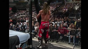 【4K/名场面】HBK在铁台阶对送葬者使用打桩机！(1998 皇家大战)_哔哩哔哩_bilibili