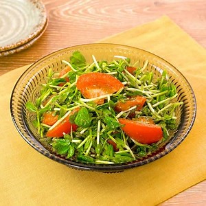 ささっと作れる！ トマトと豆苗のごま酢あえのレシピ動画・作り方 | デリッシュキッチン