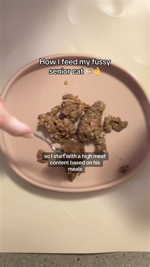 ⭐⭐⭐⭐⭐ "My cats love all the flavours and can't get enough of it. My fussy kitty now eats everything as long as she gets her topper - Scott" ⭐⭐⭐⭐⭐ "My fussy cat has started eating again. She loves the product, it has really helped. Thank you - Maggie" ⭐⭐⭐⭐⭐ "All my cats adore this product, even got the fussy kids eating food they wouldn’t touch before Highly recommend - Bec K" 🥩🍗Made from the highest quality organ meats, these raw food toppers come in various flavors that provide the nutrition 