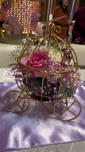 Beautiful Baby Shower Centerpiece Ideas with Carriages and Flowers