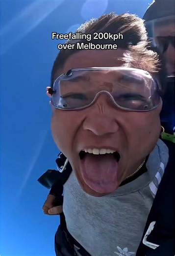 Experience Melbourne Skydiving with Stunning Views