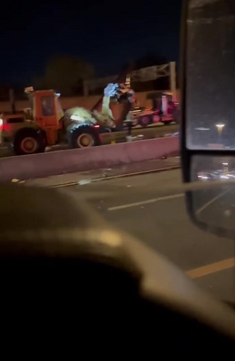 Cleanup Underway on Hwy401 WB Express @ Yonge St