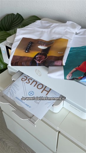 Voor als je ineens besluit een vision board te maken om 3 uur ’s nachts 😵‍💫 Vind dit product op bol 🔎: HP ENVY Photo 7234 - Draadloos All-in-One - Kleuren printer - Geschikt voor Instant Ink De HP Envy Photo 7234 All-in-One printer is ideaal voor thuisgebruik en combineert professionele fotokwaliteit met scherpe documenten. Of je nu vakantiefoto’s, creatieve projecten of dagelijkse prints maakt, deze HP printer levert consistent mooie resultaten. Met HP true-to-screen technologie print je fot