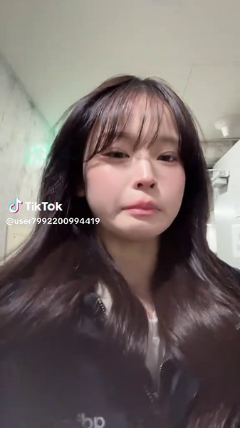 왜그러세요 화장은 12시간 지나ㅓ서 이상하지만 머리봐라.. 서아율