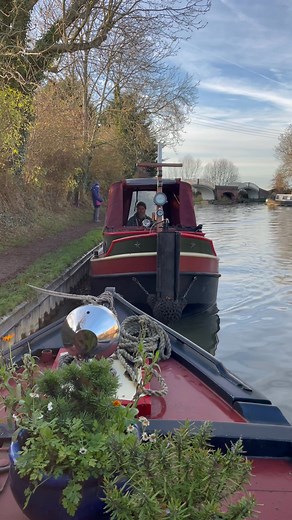 Back from another ‘little excursion’ 😂 Withywindle returning home #opduwer #thefloatingworkshop | The Floating-Workshop