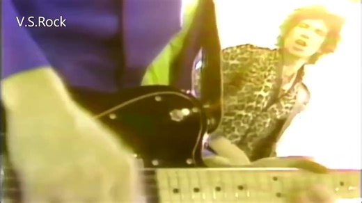 The Rolling Stones - "She's So Cold" "She's So Cold" es una canción de la banda inglesa de rock The Rolling Stones, compuesta por Mick Jagger y Keith Richards, lanzada el 19 de septiembre de 1980 como el segundo sencillo del álbum Emotional Rescue.​ La grabación de la canción comenzó a inicios de 1979, del 22 de enero al 12 de febrero.2​ El sencillo trepó hasta el puesto # 33 en el UK Singles Chart y al # 26 en el Billboard Hot 100 de los Estados Unidos en noviembre de 1980. Junto con las pistas