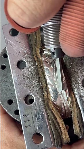 Engraving inside leaves #engraving #shorts #エングレービング #彫金 #ハワイアンジュエリー