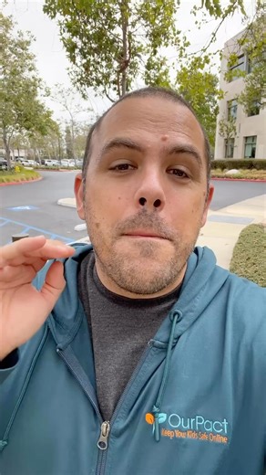 📚 Back-to-school is here, and while kids face new routines, parents face a new wave of digital challenges. From social media apps to screen time battles, staying on top of your child’s tech habits can feel overwhelming. That’s why we’re sharing 5 essential tips to help you parent confidently in the digital age: 1️⃣ Stay informed. Learn what apps your kids are using and keep open conversations about what they see and who they interact with online 👀 2️⃣ Set boundaries. Create screen time limits 