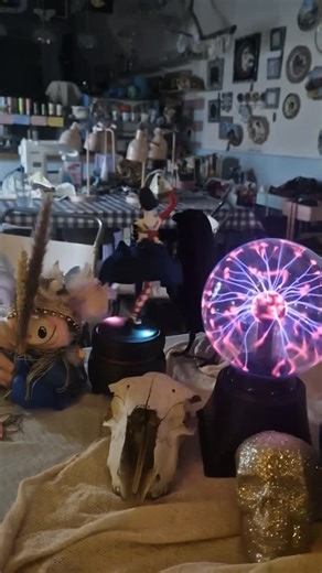 13 reactions | Samhain greetings on this wet and winding and, to be brutally honest, uninspiring night | Found Café | Facebook