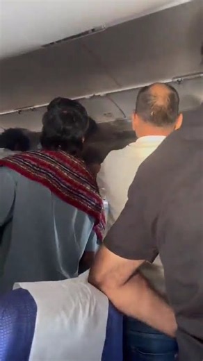 Avião faz pouso de emergência na Índia após carregador portátil pegar fogo durante voo