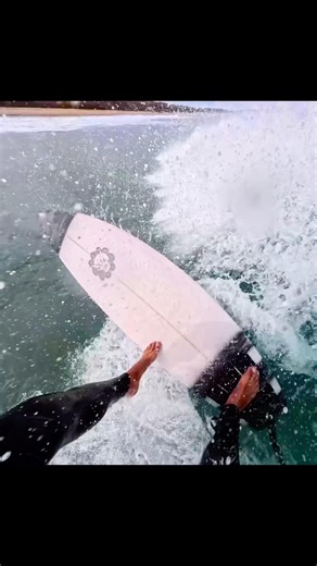 WIPING OUT TO TITANIC MUSIC IS THE GREATEST 😂 #surf #surfing #wipeout