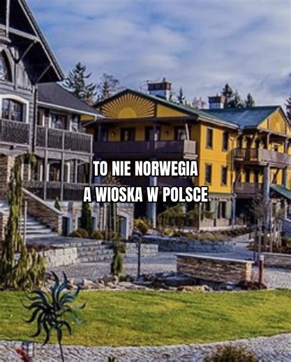 Dolina Nowerska to ciekawa, klimatyczna osada w Szklarskiej Porębie. Do dyspozycji Gości jest kryty basen, bar z bilardem. W zasięgu ręki nie brakuje szlaków spacerowych i stoków narciarskich. Fajne miejsce na weekendowy wypad- zapisujesz? :) #szklarska #gory #polska #widok #dolina @SzklarskaPoreba @Dolny Śląsk @Dolny Śląsk Travel