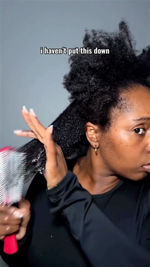 detangling my hair with homemade flaxseed gel