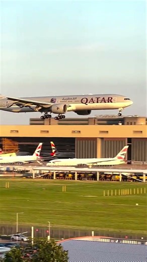 An Evening Arrival of Qatar Airways QR15 DOH LHR from Doha Hamad International Airport