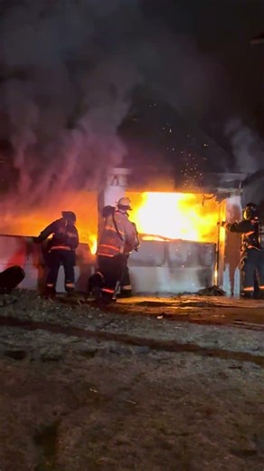 Saginaw Michigan (Occupied Residential/Garage Structure Fire)#BoxAlarm#JobTown