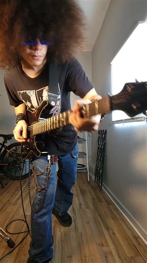 yes fellas im not leaving #guitarist #guitar #emo #prettyboy #glam #guitartok #ilovewomen #nothinbutagoodtime