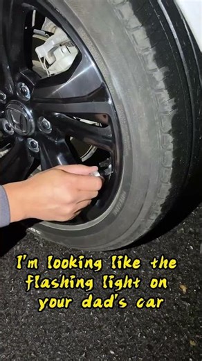 Dad's car turned into a strobe light！