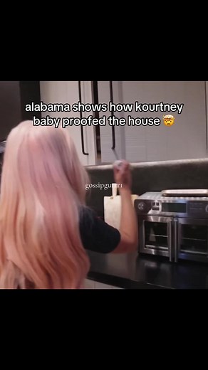 @N3on @Alabama barker #fyp #alabamabarker #n3on #kourtneykardashian #travisbarker